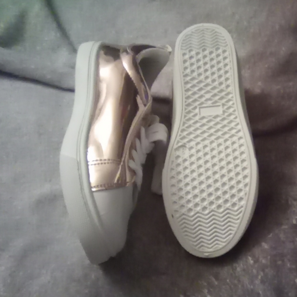 Sneakers - Picture 5 of 5